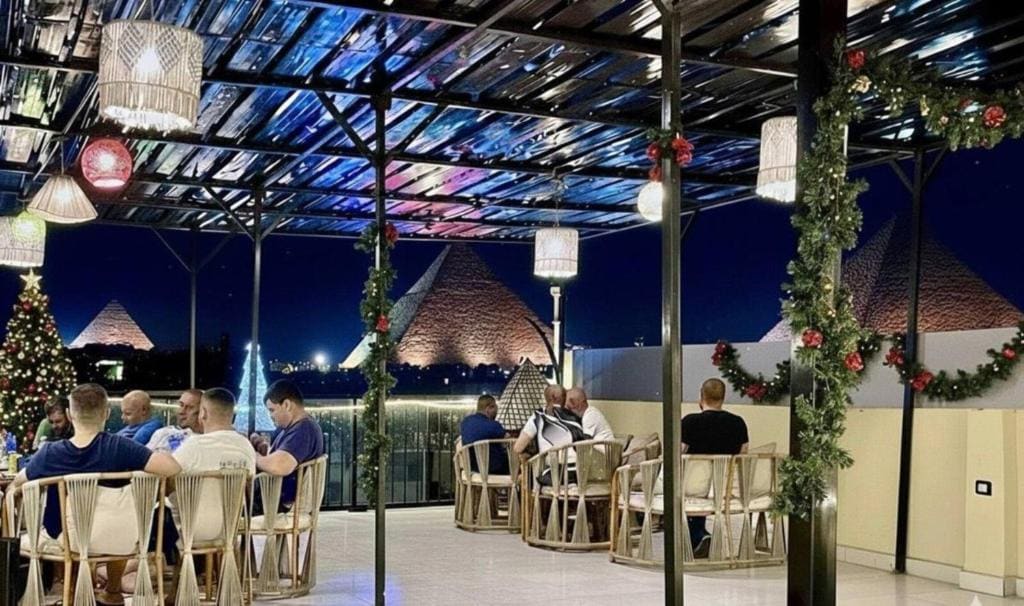 Bedouin Camp pyramids view INN - Main view