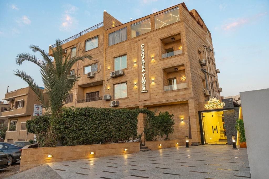 Cleo Patra Pyramids Tower Inn - Main view