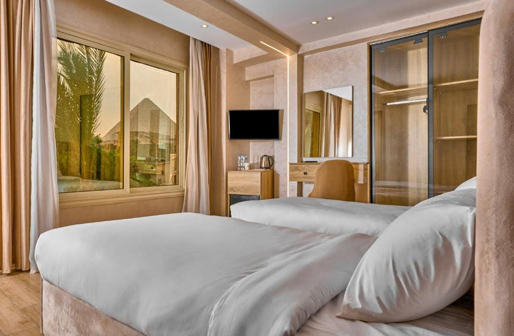 Cleo Patra Pyramids Tower Inn - View 2