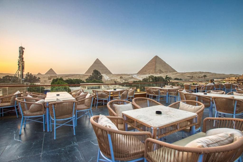 Pyramids Shadow INN - Main view