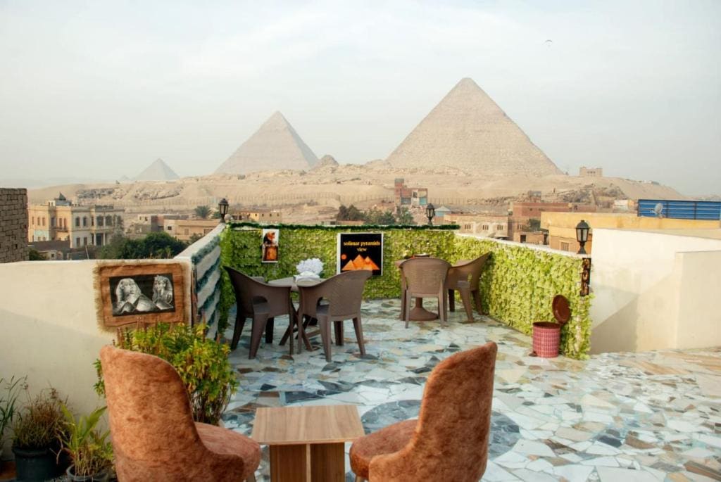 pyramids show inn - View 2