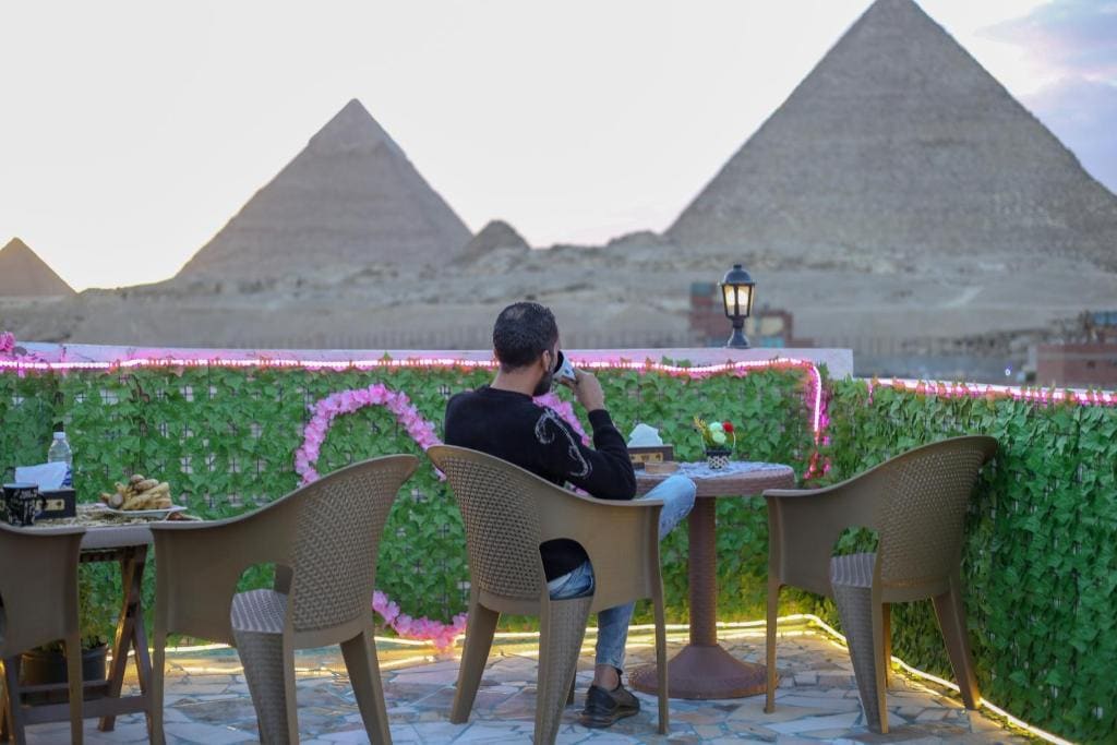 pyramids show inn - View 3