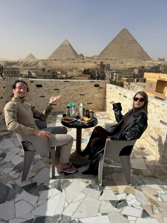 pyramids show inn - View 5