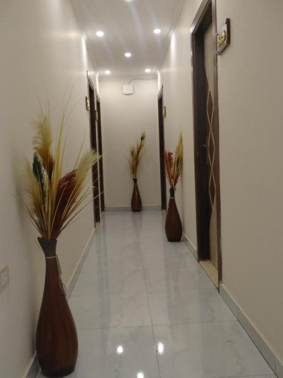Up Town Hotel - Main view