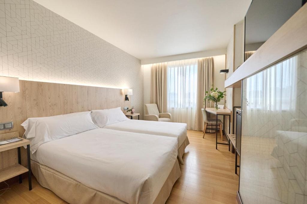 Hotel Albret - View 2