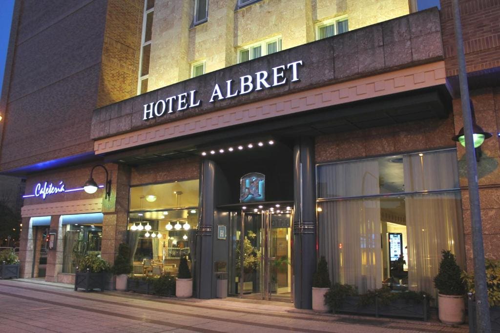 Hotel Albret - Main view