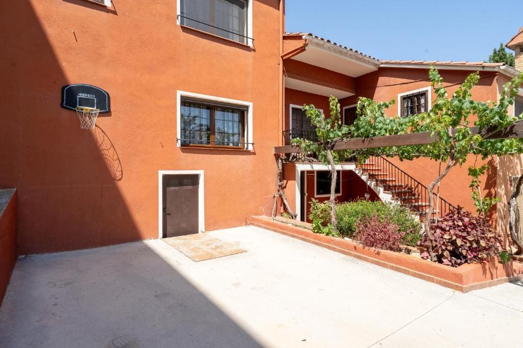 Casa Pont - View 2