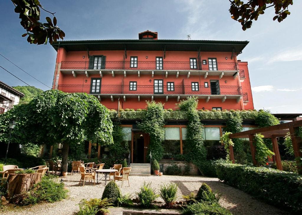 Churrut Hotel - Main view