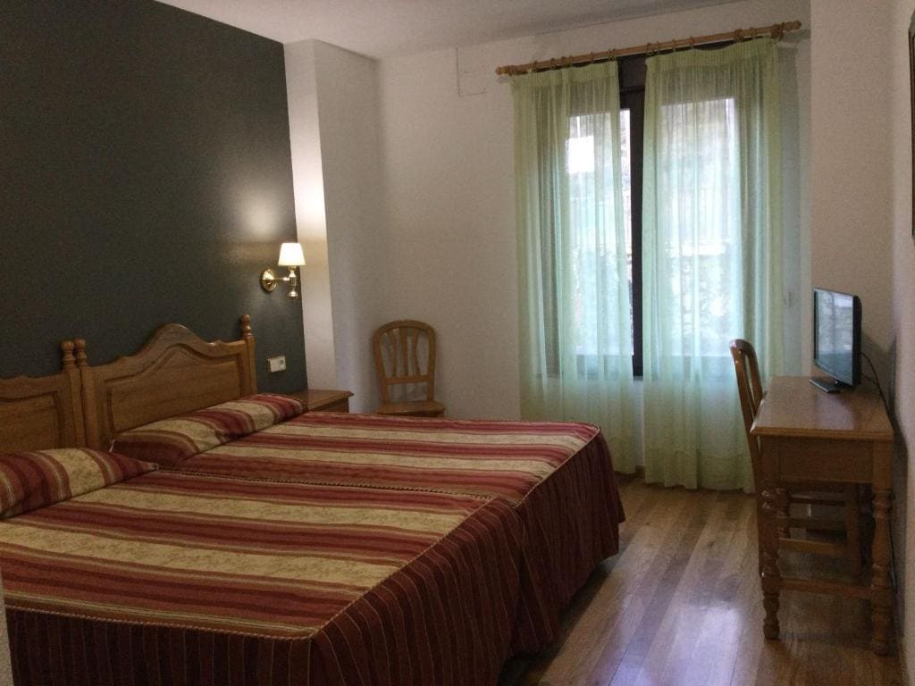 Hotel Cinco Castaños - View 2