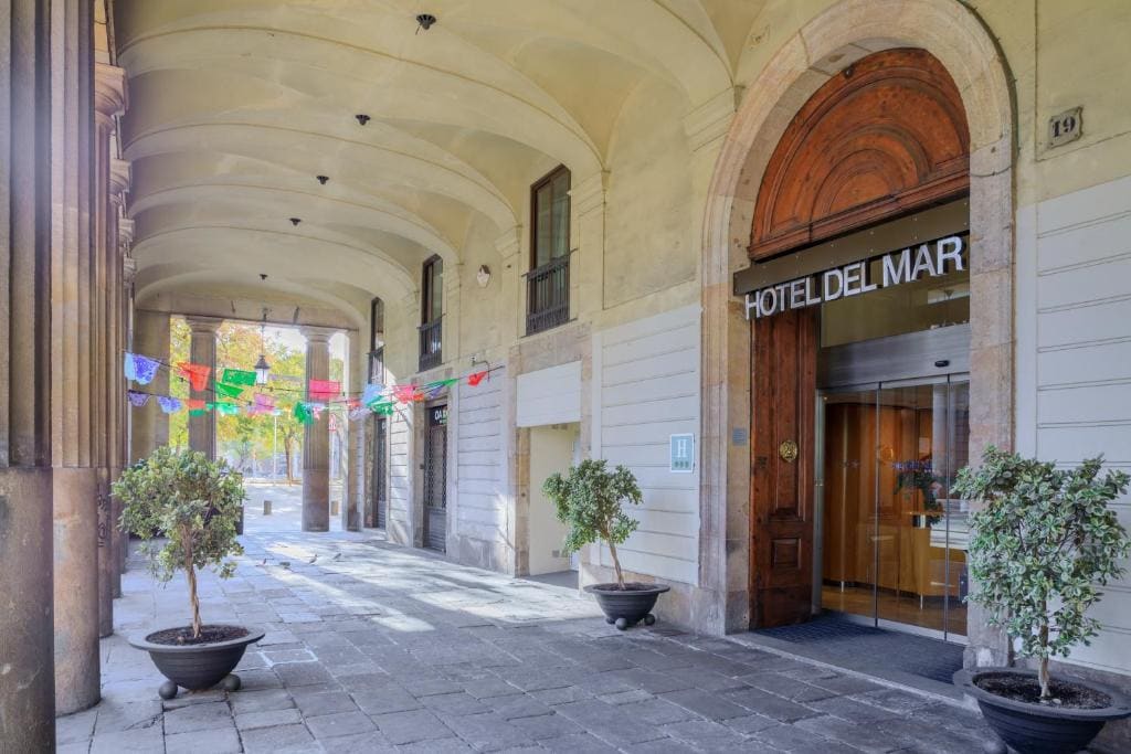 Hotel del Mar - Main view