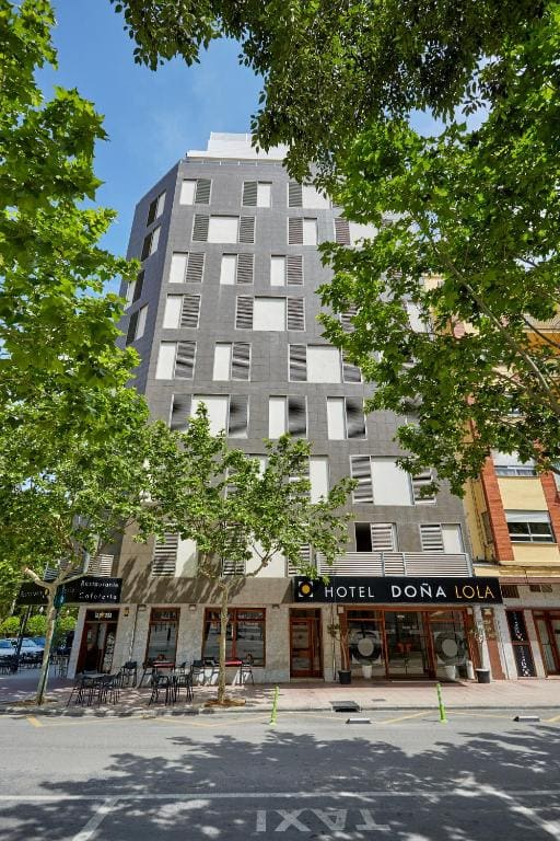 Doña Lola - Main view