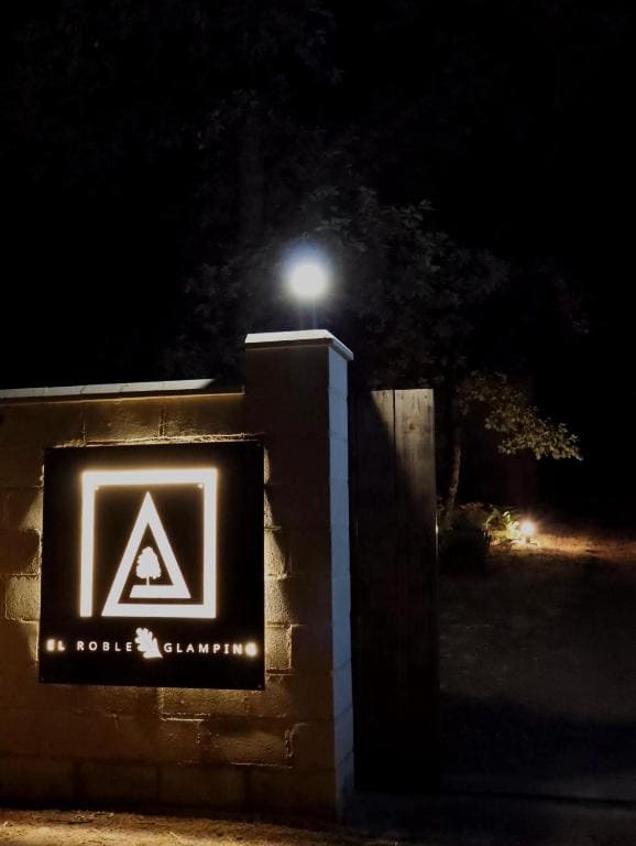 El Roble Glamping - Cabaña Alpina - Pet Friendly - View 2
