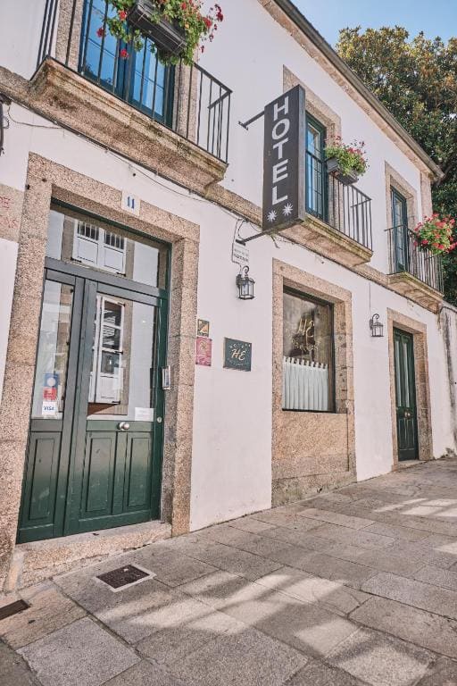 Hotel Entrecercas - Main view