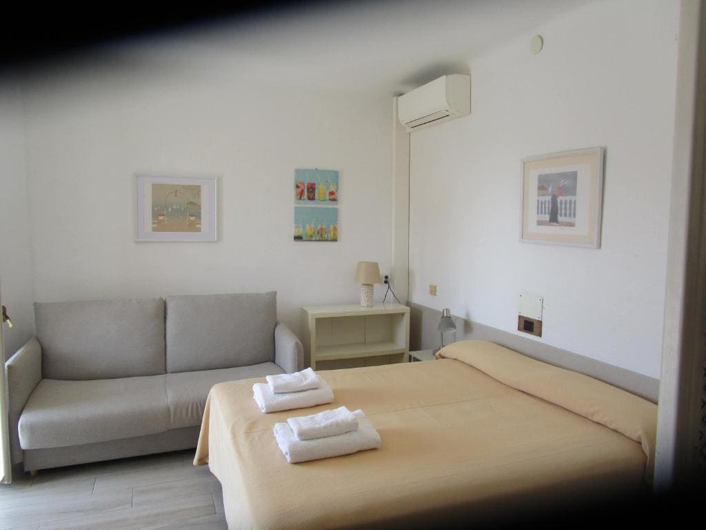 Hotel Apartaments Gesòria Porta Ferrada - View 2