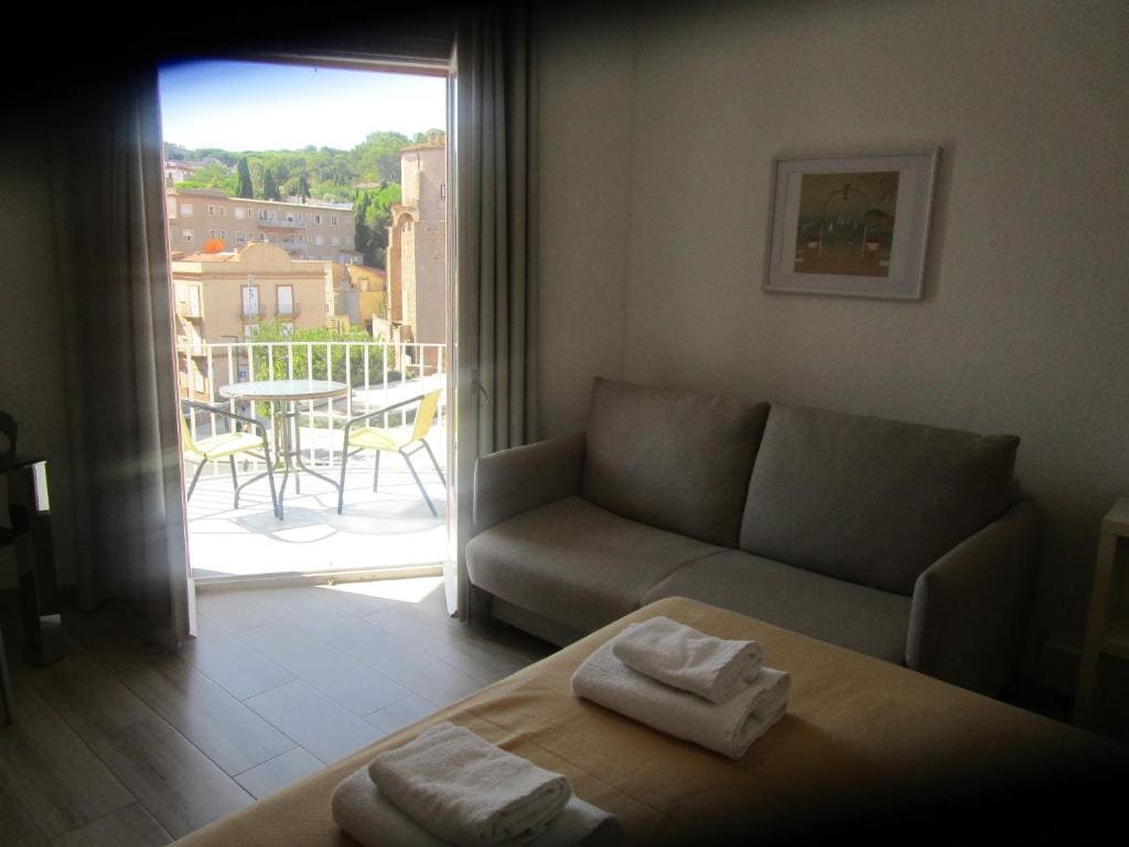 Hotel Apartaments Gesòria Porta Ferrada - View 3