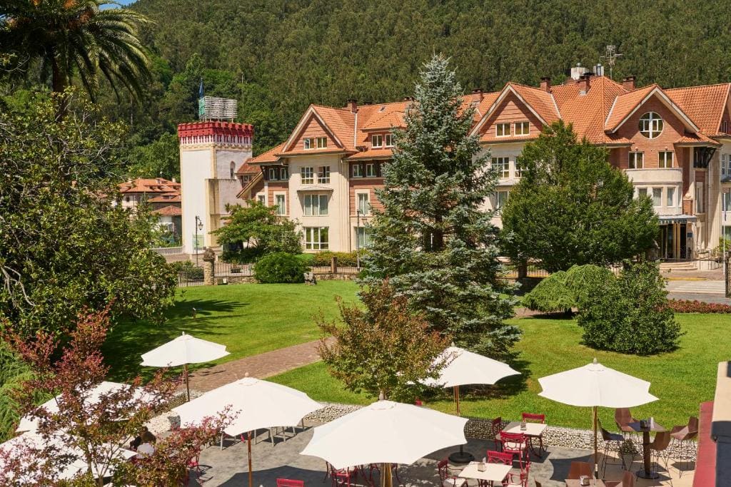 Gran Hotel Balneario De Puente Viesgo - Main view