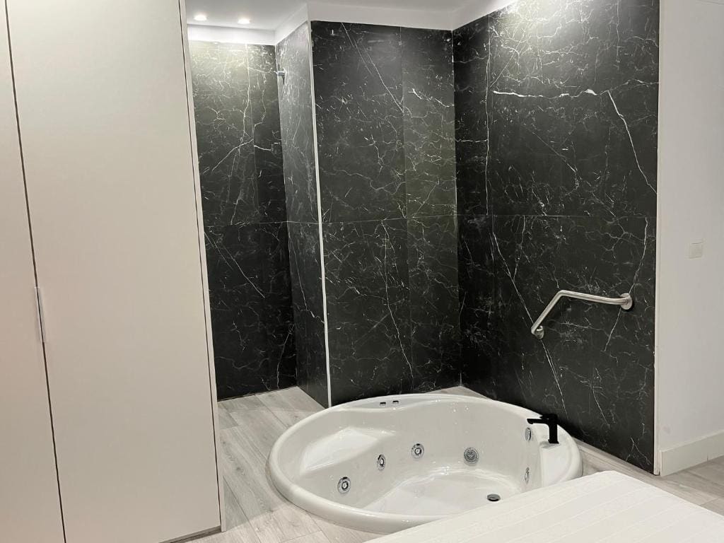 H. Pelayo Autocheck-In Suites con Jacuzzi - View 3