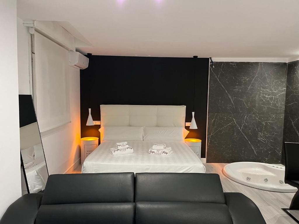 H. Pelayo Autocheck-In Suites con Jacuzzi - View 7