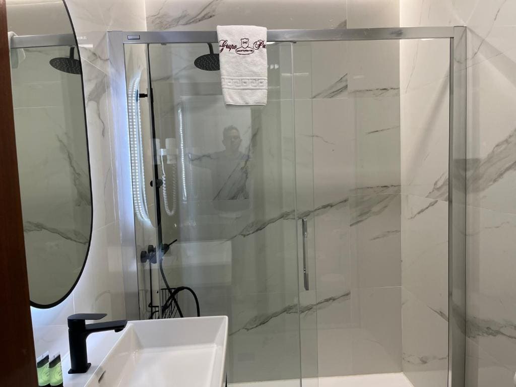 H. Pelayo Autocheck-In Suites con Jacuzzi - View 4