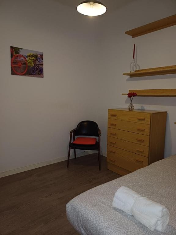 Habitación individual con baño compartido - Main view