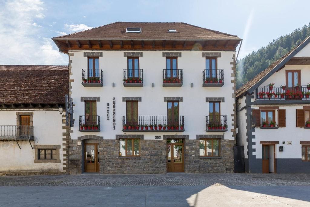 Hotel Rural Auñamendi - Main view
