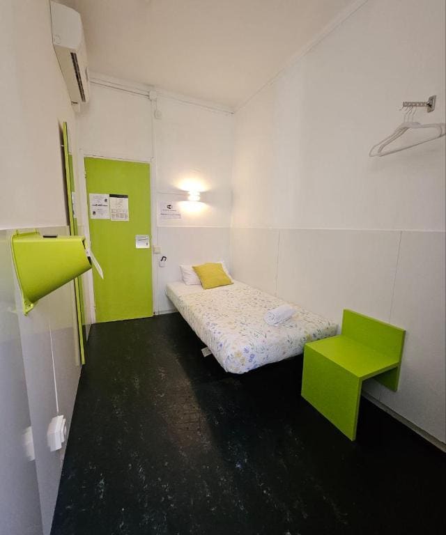 Central and Basic Universitat for YOUNG HOSTEL - View 5
