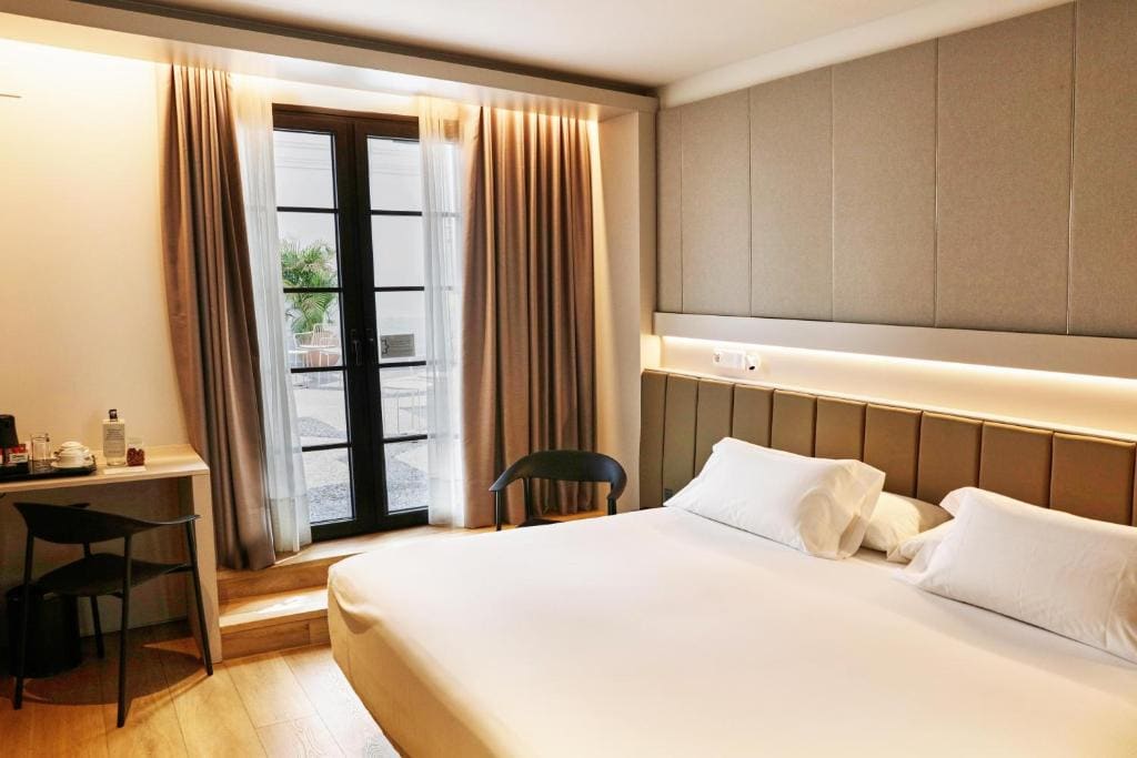 Hotel Bécquer - View 2