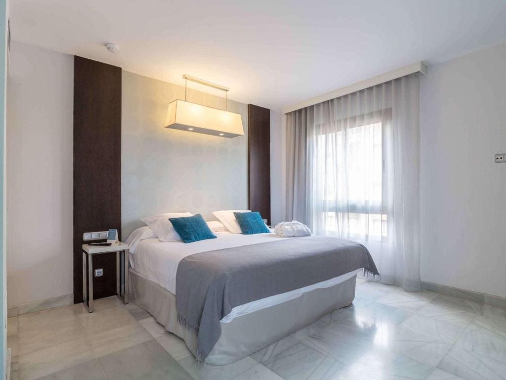 Suittes Hotel - View 2
