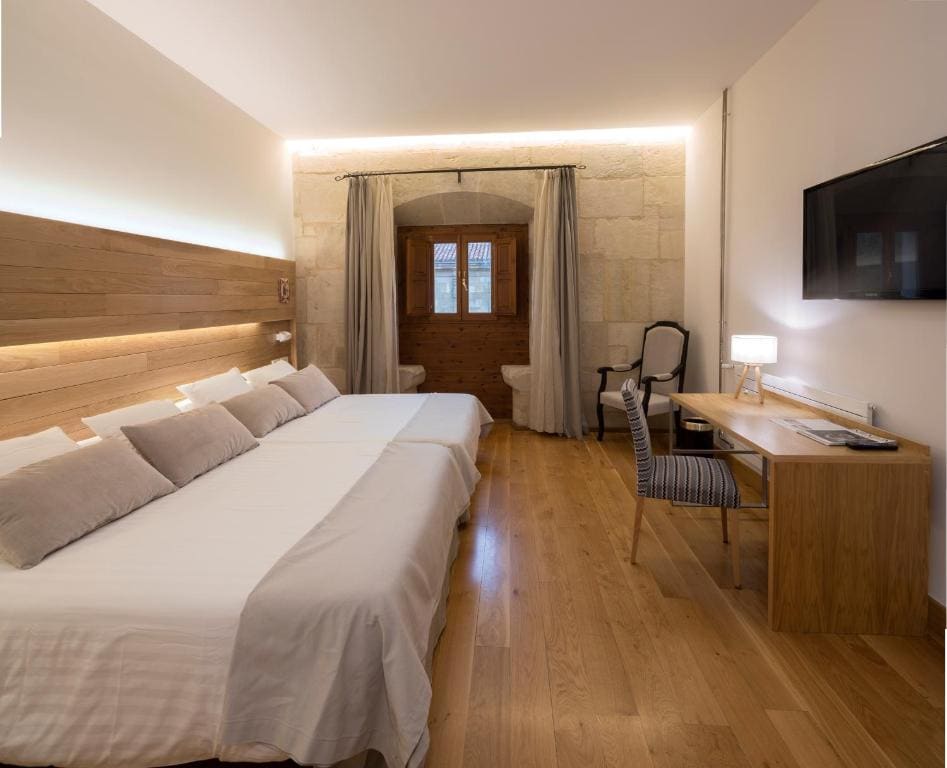Hotel Real Colegiata San Isidoro - View 2