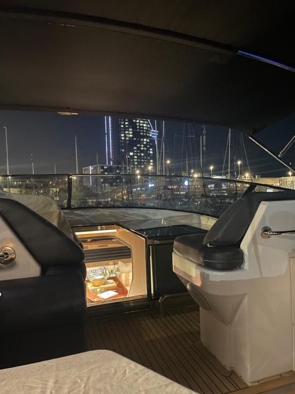 MotorYacht 21 avec équipage - View 4