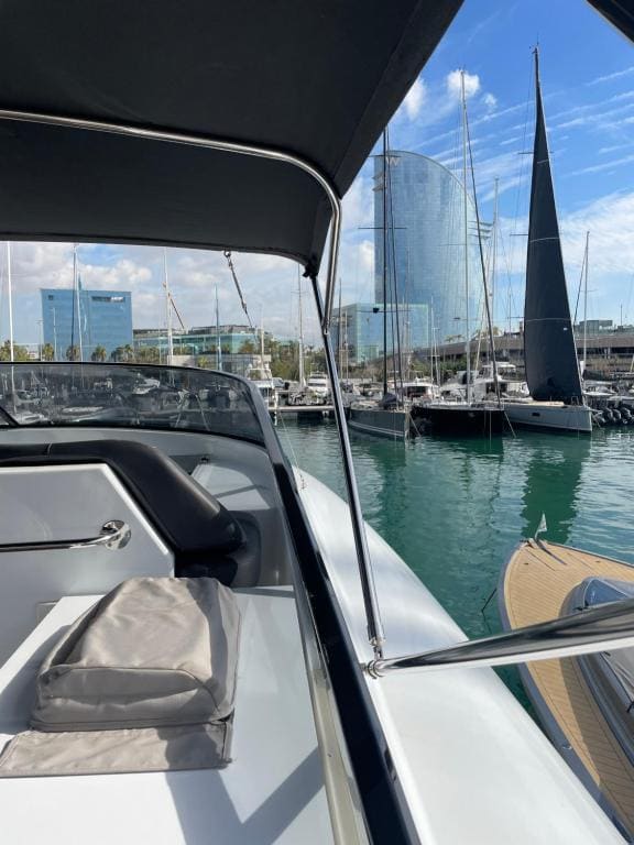 MotorYacht 21 avec équipage - View 3