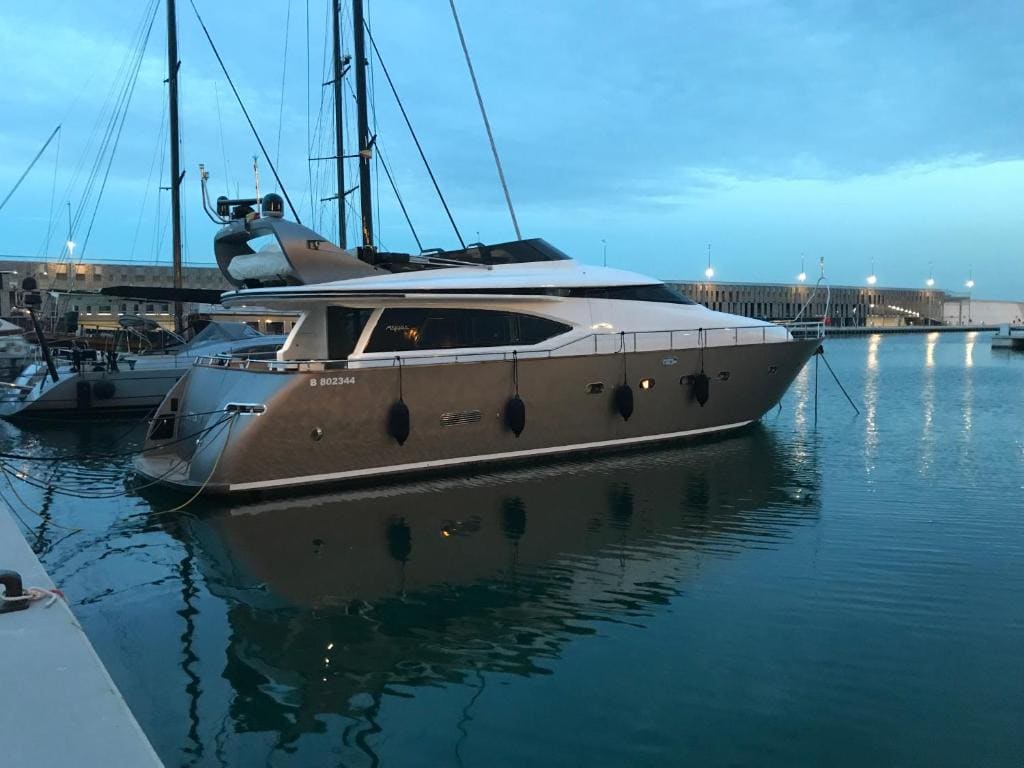 MotorYacht 21 avec équipage - View 6