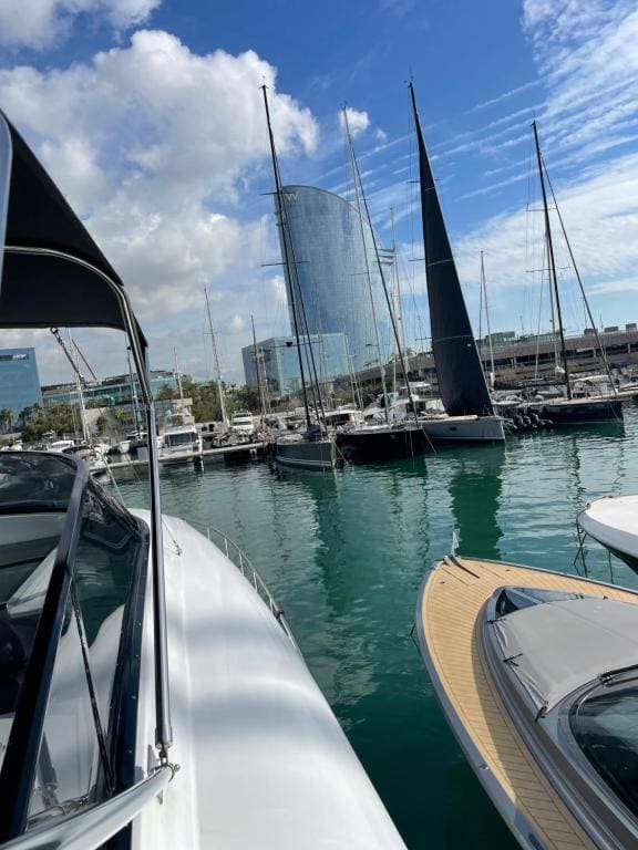 MotorYacht 21 avec équipage - View 2