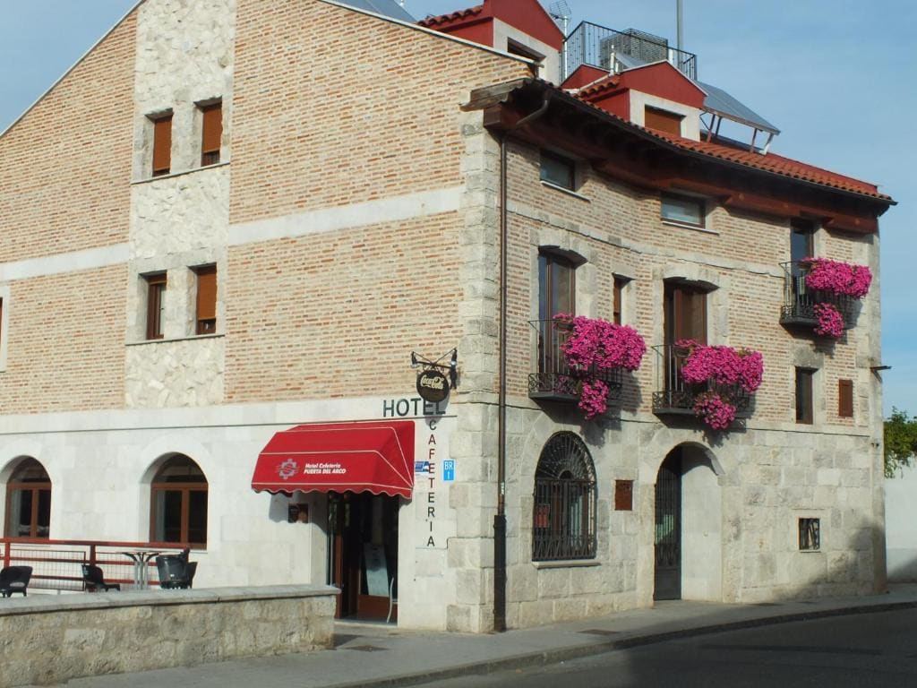 Hotel Puerta del Arco - Main view