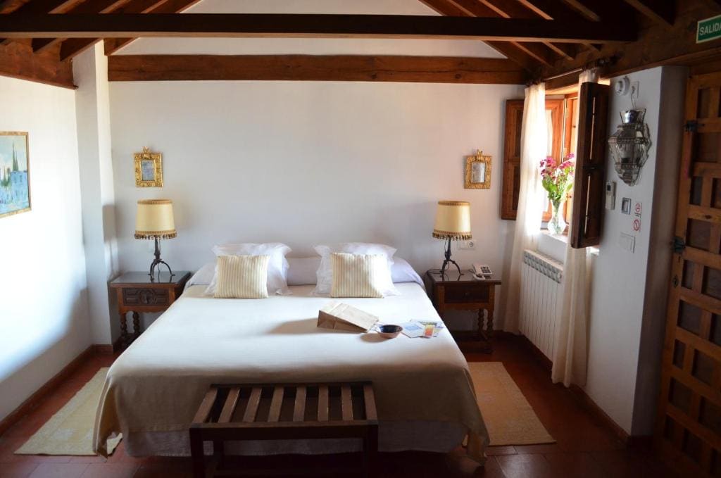Hotel Santa Isabel La Real - View 2