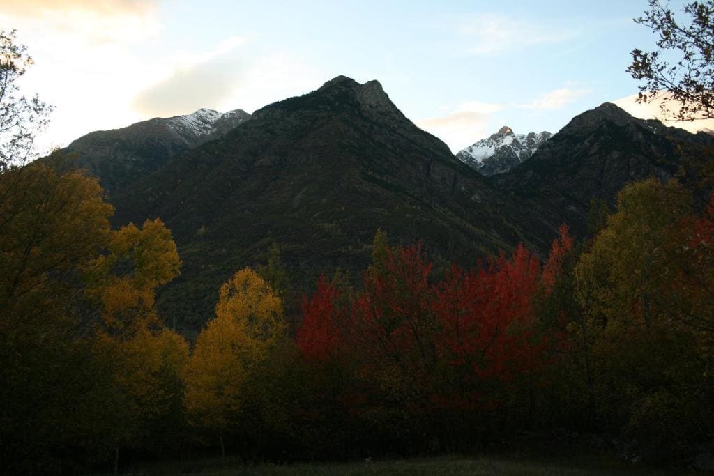 Tres Picos - Main view