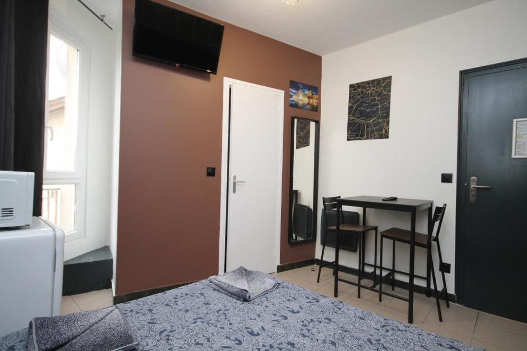 09 - Chambre proche Paris et Transports avec TV WIFI - View 5