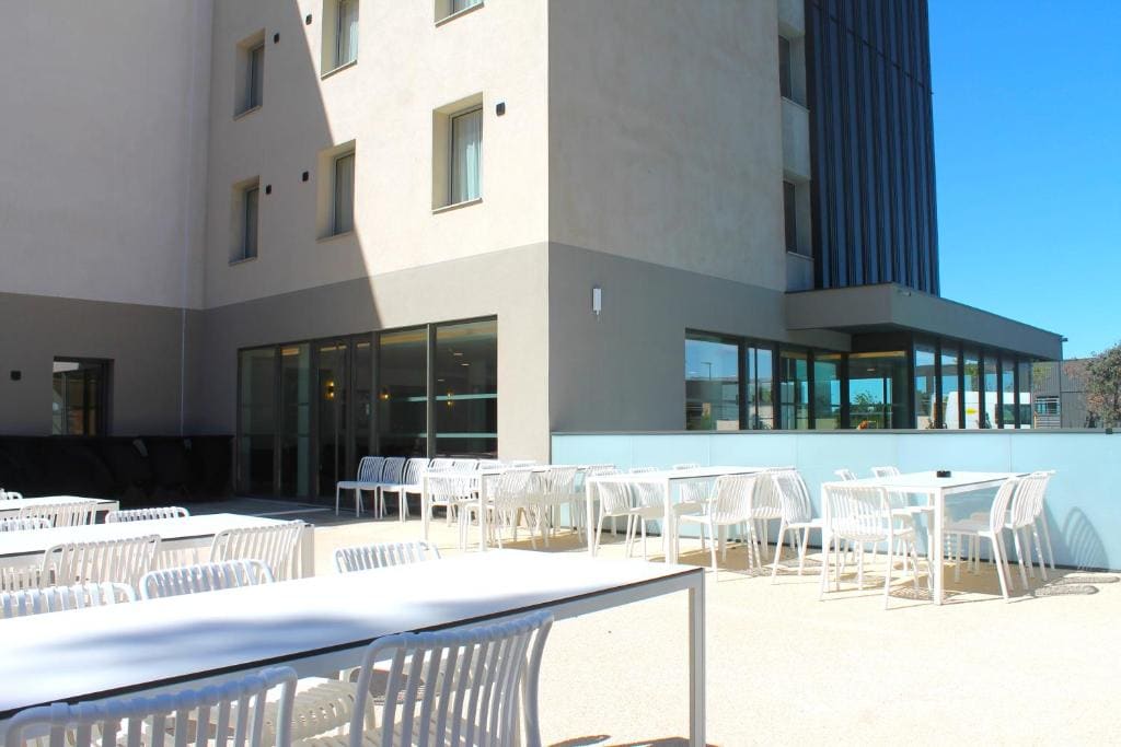 Adonis le Castellet - View 3