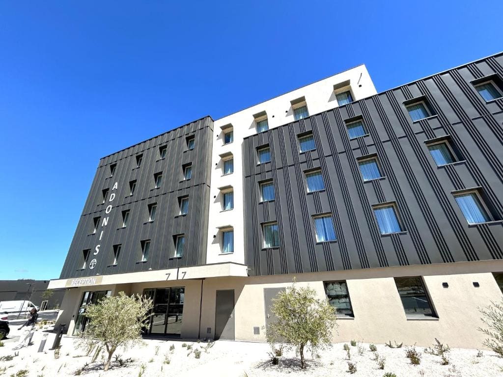 Adonis le Castellet - Main view
