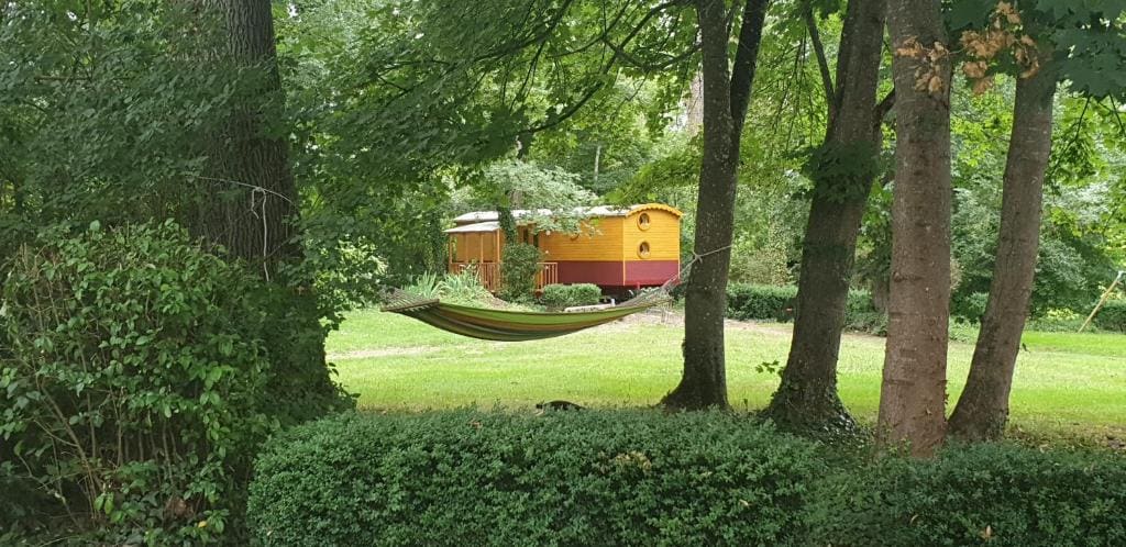 Chambres d'hôtes et Roulotte Au Bonheur Du Parc - عرض 6