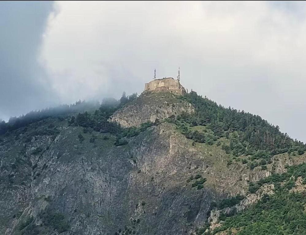 Aux pieds des montagnes - View 6