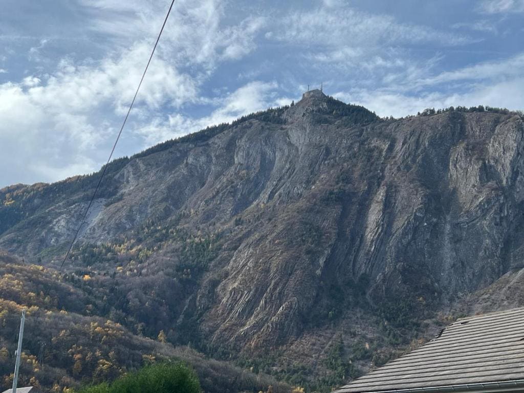 Aux pieds des montagnes - View 5