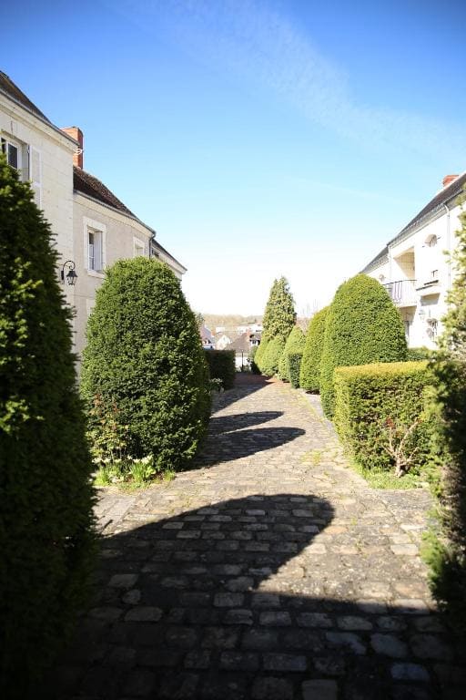 Aux Portes du Château - View 2