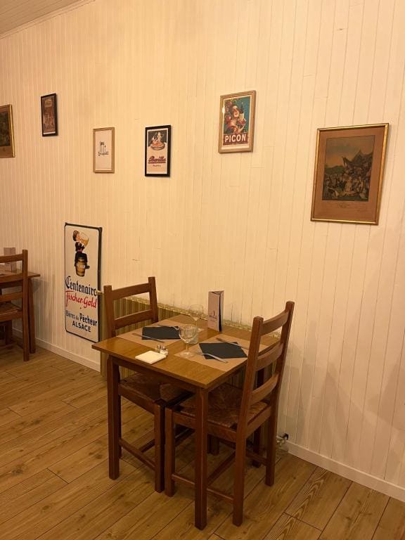 Le Café du Commerce - View 2