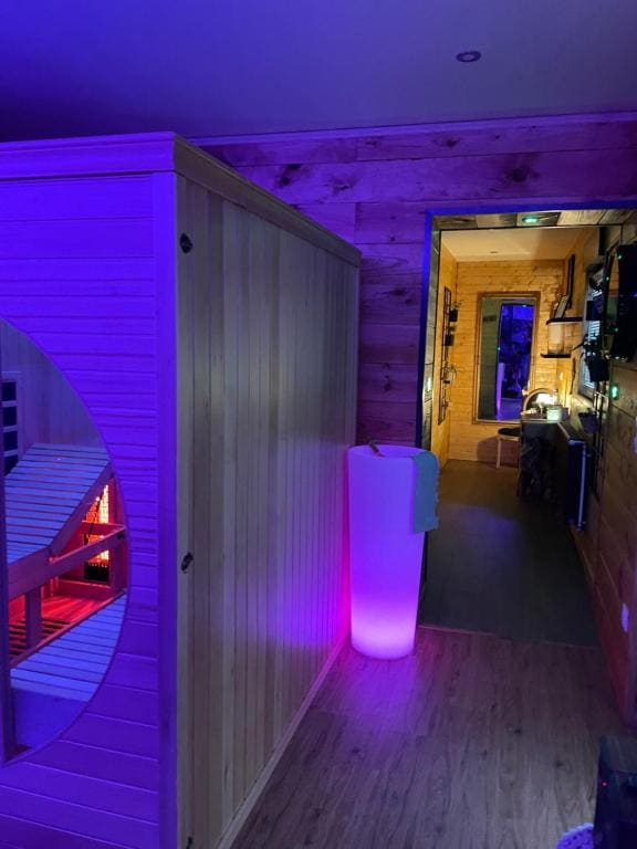 Love Room - Main view
