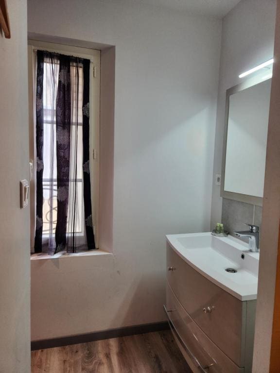 Chambres privées à Hautvillers, champagne, bain et toilettes - View 7