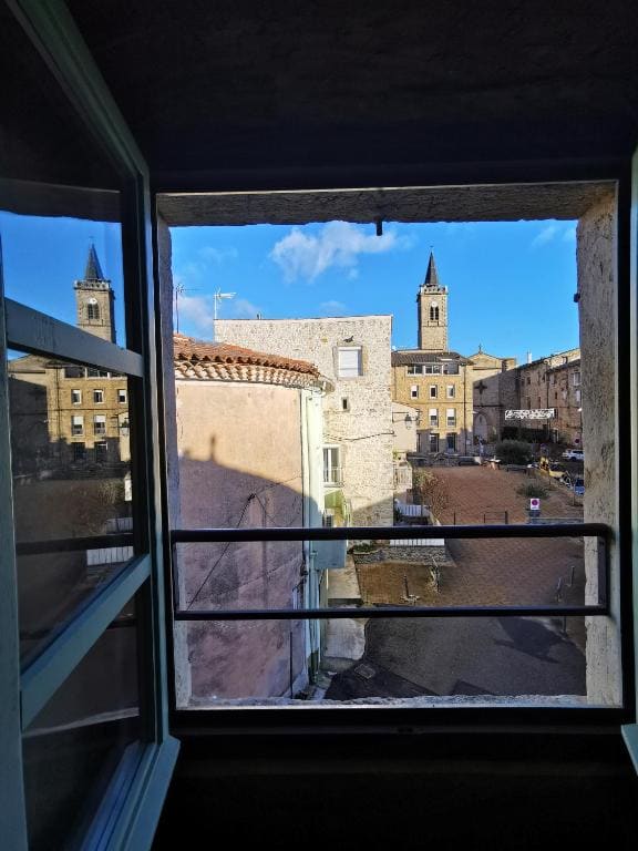 Des Lits Sur La Place - View 2