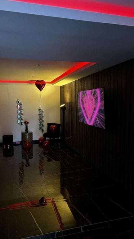 love rooum - View 4