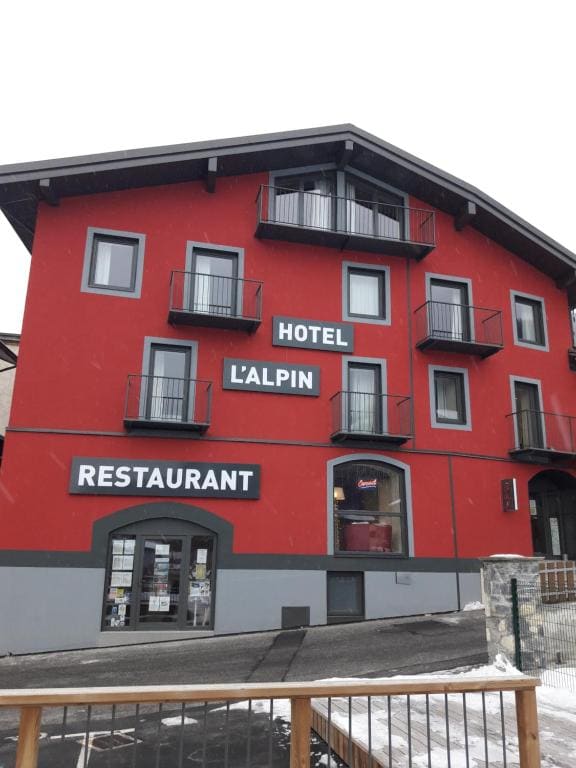 Hotel L'alpin - Main view
