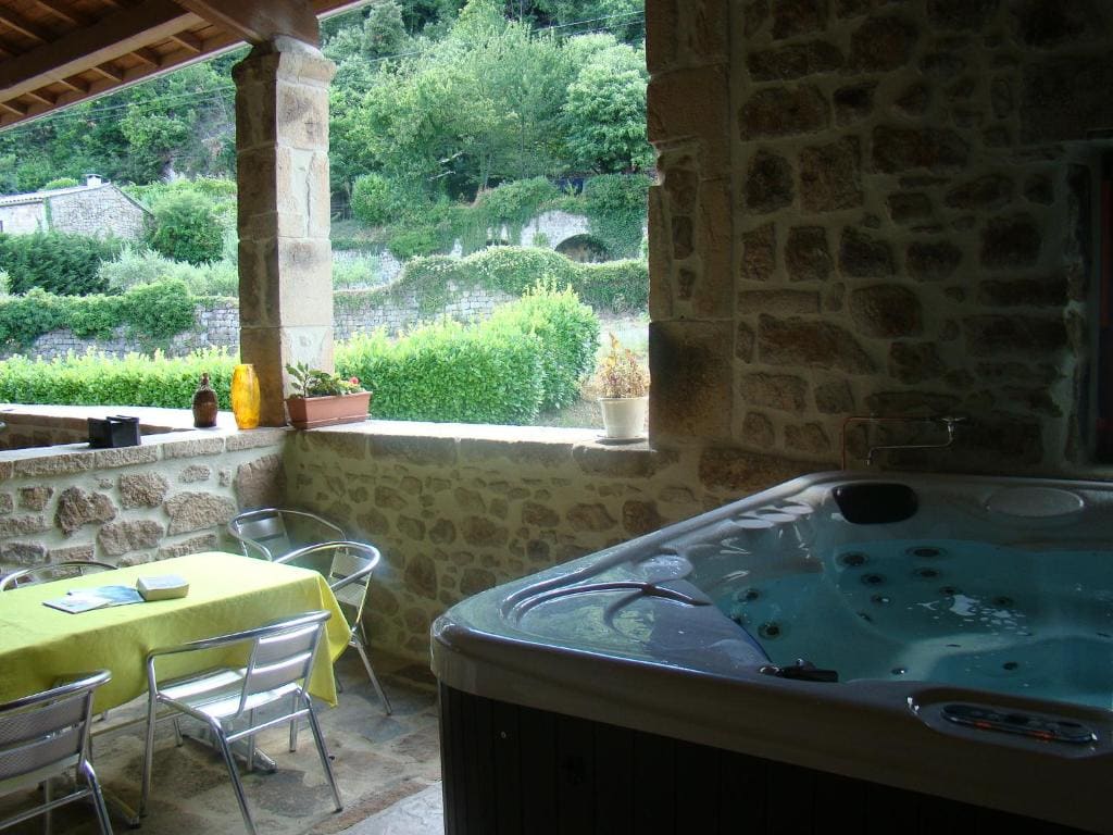 Chambre Comballe charmante avec jacuzzi - View 5